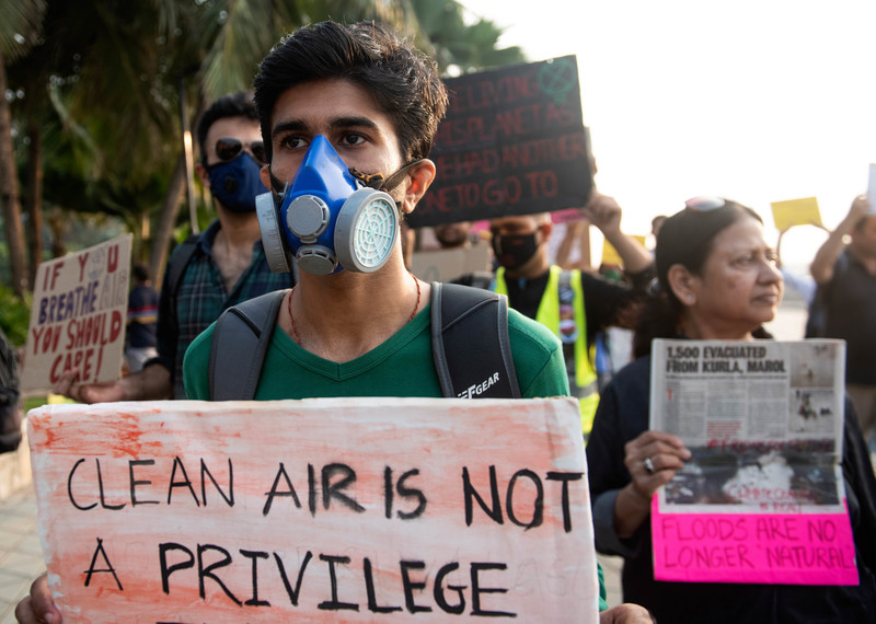 Άνθρωποι από τη Βομβάη της Ινδίας συμμετέχουν σε απεργία για το κλίμα. Photo: Hindustan Times via Getty Images.