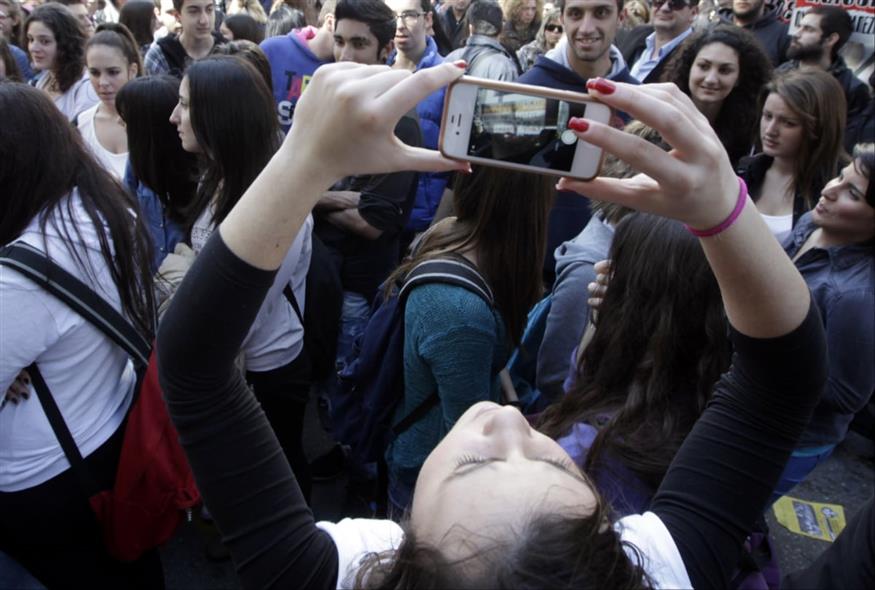 Η ανησυχητική αύξηση της προβληματικής χρήσης των μέσων κοινωνικής δικτύωσης από τους εφήβους στην Ευρώπη