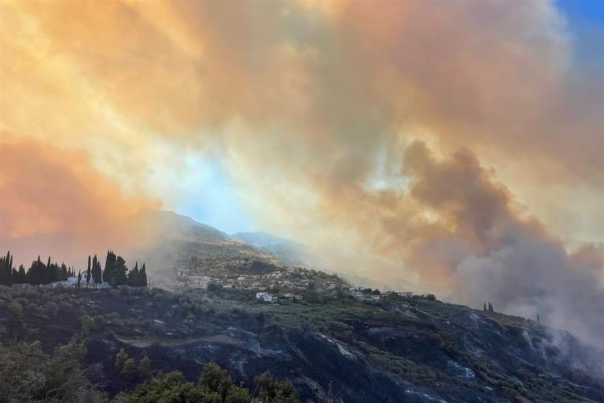 Τραγικό θάνατο βρήκαν δύο άνδρες στη φωτιά κοντά στο χωριό Ελληνικό στο Ξυλόκαστρο