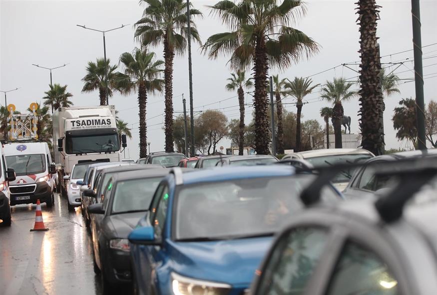 Αυξημένη Κίνηση στην Παραλιακή λόγω Τροχαίου Ατυχήματος