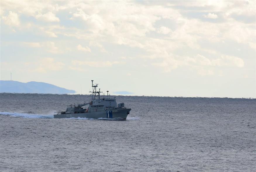 Σοβαρή κατάσταση σκάφους στην Πάρο με 11 επιβάτες σε κίνδυνο