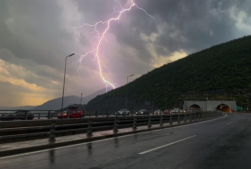 Σφοδρή κακοκαιρία Cassandra πλήττει τη χώρα με έντονες βροχοπτώσεις